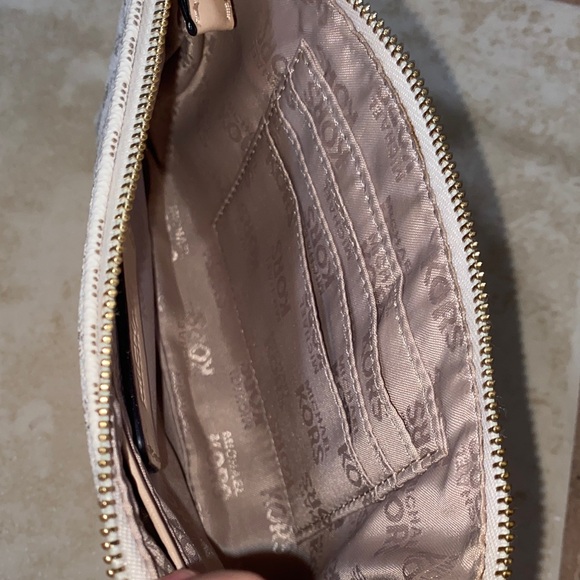 Michael Kors Cream and Gold Shoulder Bag - Picture 4 of 7